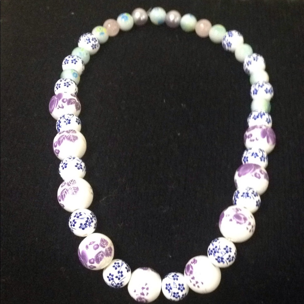 Elegant flower necklace.